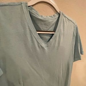 Lululemon men’s medium blue v neck workout shirt